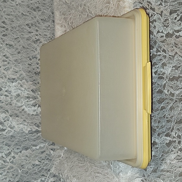 Tupperware: Cake Keeper Container - Picture 2 of 6